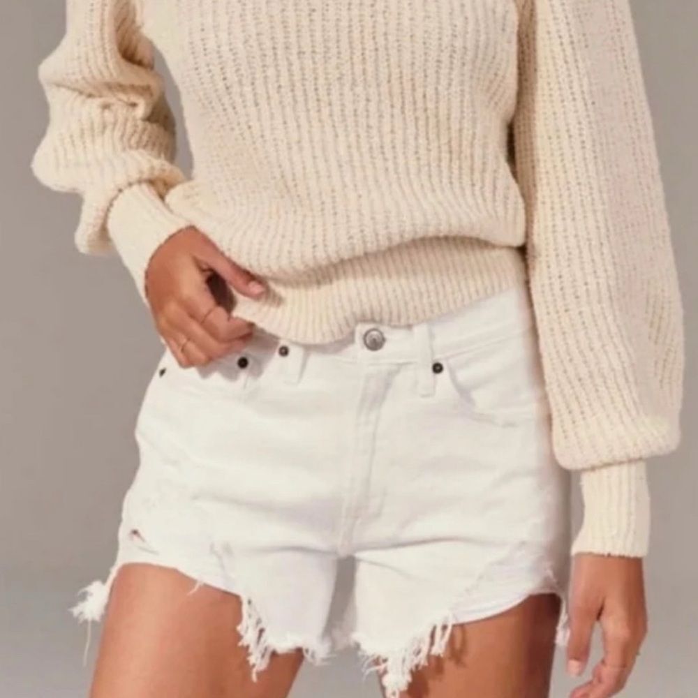 Abercrombie & Fitch Mid Rise Boyfriend Distressed White Shorts- Size 4/27